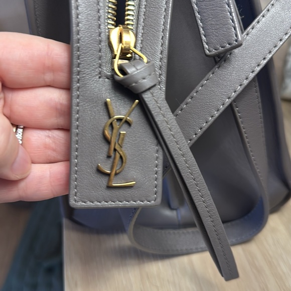 Saint Lauren Medium East Side Tote - Picture 6 of 8